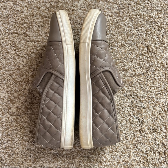 Steve Madden Zaander Quilted Slip On Sneakers Taupe Grey Brown Size 10 - Picture 7 of 11